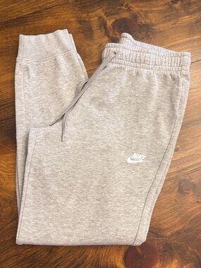 Women’s Nike Fleece Jogger Pants Light Grey